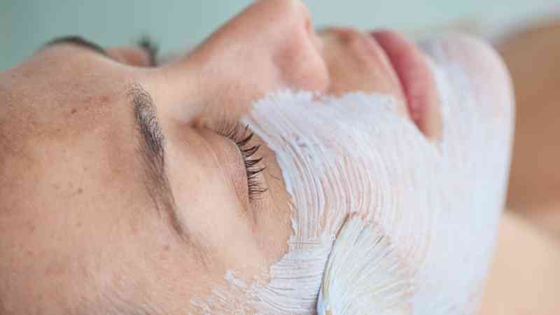 Curso Universitario de Análisis y Selección de Medios para los Cuidados Estéticos de Higiene e Hidratación Facial y Corporal (Titulación Universitaria + 1 ECTS)