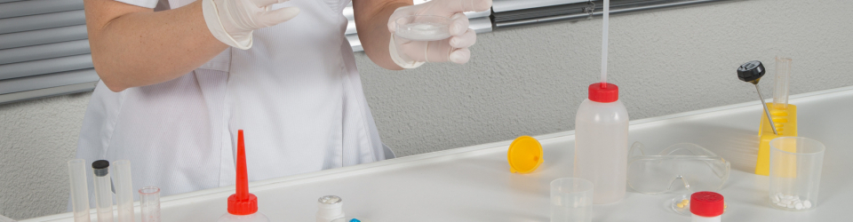 Preparación de Reactivos y Muestras para Análisis Microbiológico