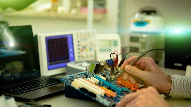 Operaciones Auxiliares en el Mantenimiento de Equipos Eléctricos