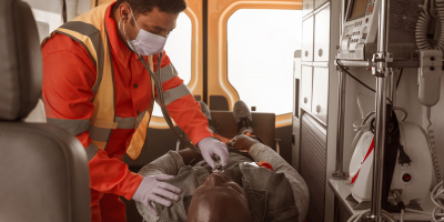 Especialista en Enfermeria en Urgencias y Emergencias Especialista en Enfermeria en Urgencias y Emergencias