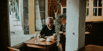 Especialista en Intervención Socioeducativa con Personas Adultas Mayores: Teoría y Práctica Especialista en Intervención Socioeducativa con Personas Adultas Mayores: Teoría y Práctica