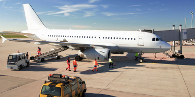 Especialista en Transporte Aéreo e Ingeniería Aeroportuaria + Titulación Universitaria de Operaciones Aeroportuarias - Agente de Handling con 4 Créditos ECTS Especialista en Transporte Aéreo e Ingeniería Aeroportuaria + Titulación Universitaria de Operaciones Aeroportuarias - Agente de Handling con 4 Créditos ECTS