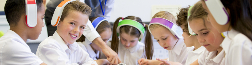 Especialista en Nuevos Retos en Tecnologia Educativa + Titulacion Universitaria en Herramientas TIC en Estrategias Pedagogicas con 4 Creditos ECTS