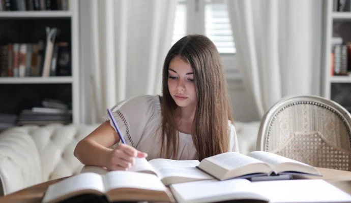 borse di studio per studenti delle scuole superiori