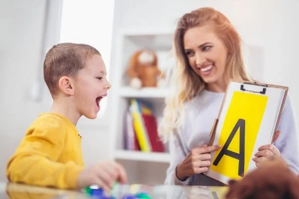 Disordini del linguaggio e del linguaggio e corsi di logopedia