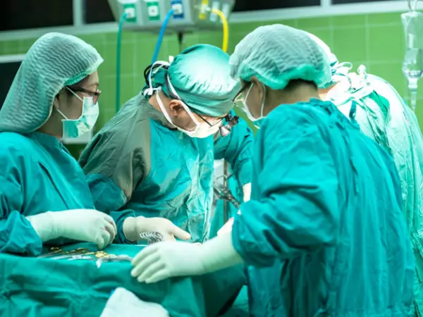 campo di lavoro medico chirurgo