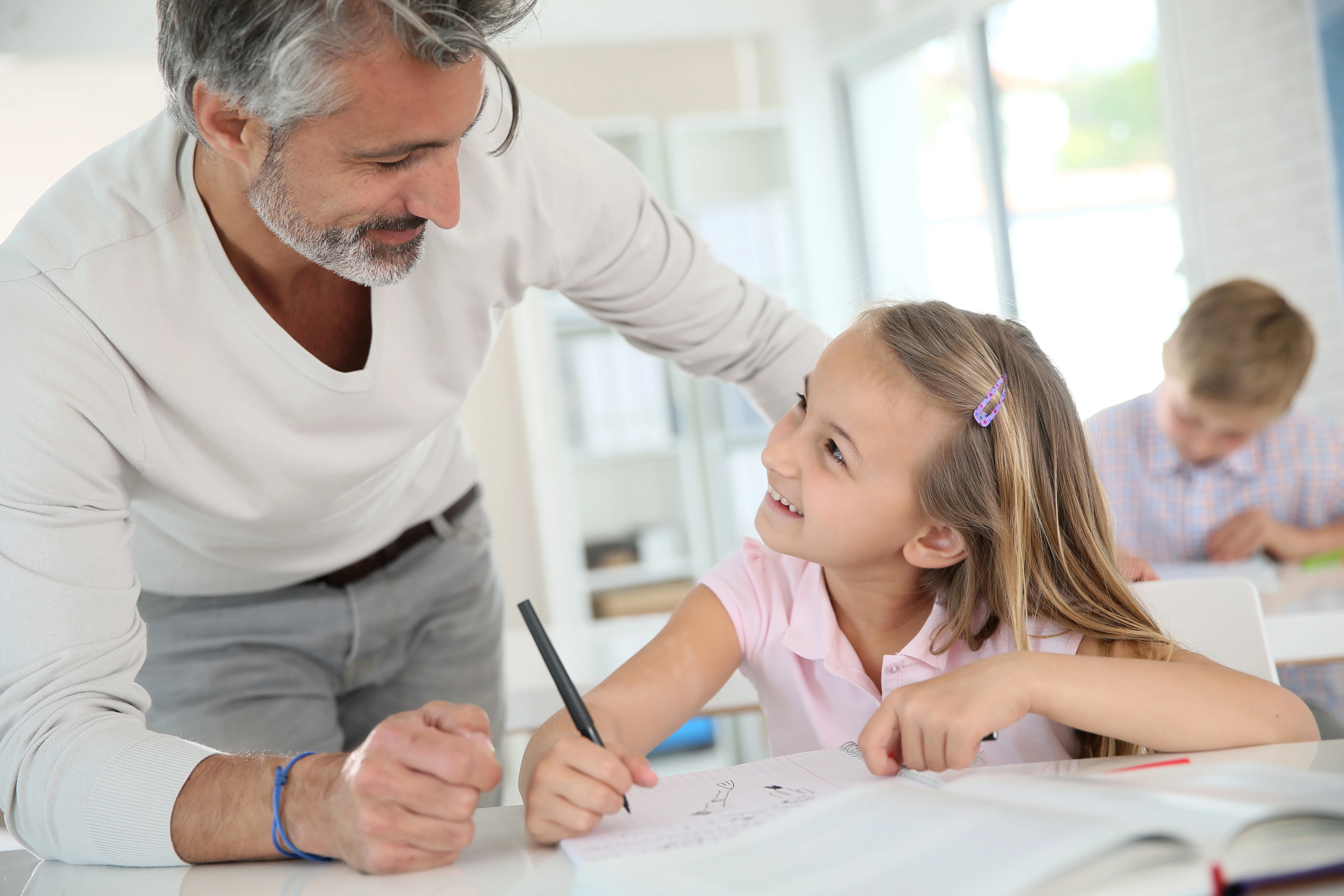 Aiuta i bambini a studiare