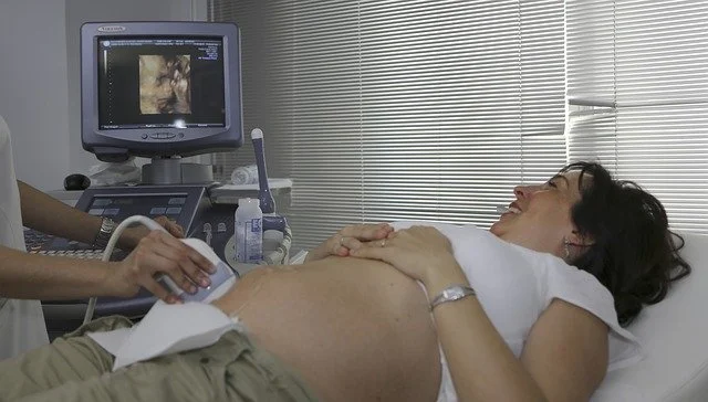 Las matronas de centros de salud harán ecografías para seguir el embarazo