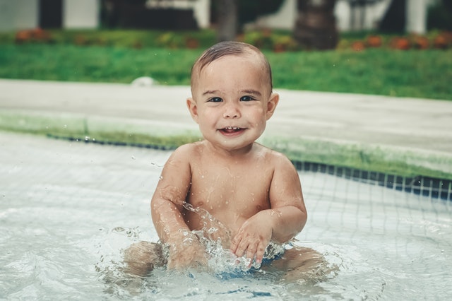 beneficios de la natacion para bebes
