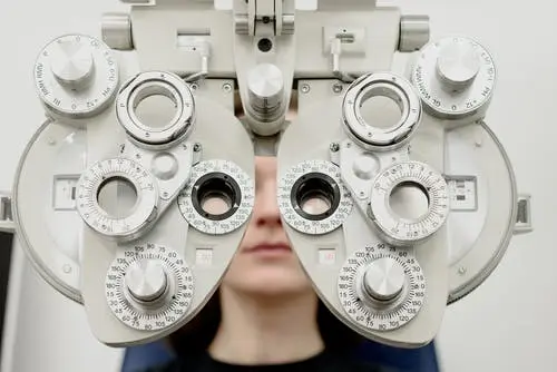 Vantaggi di studiare una laurea in optometria online